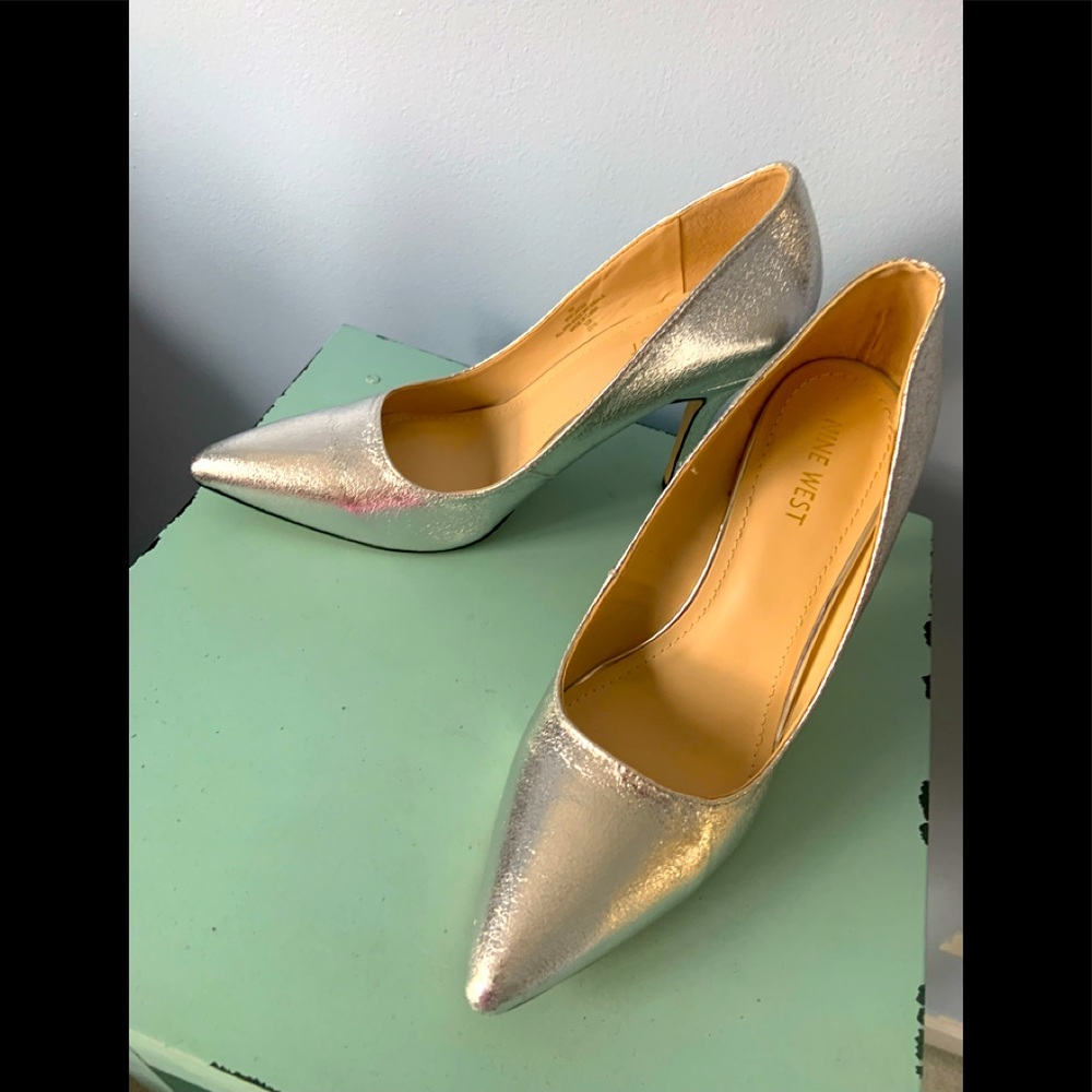 Nine West Silver Pumps, Sz. 9, NIB